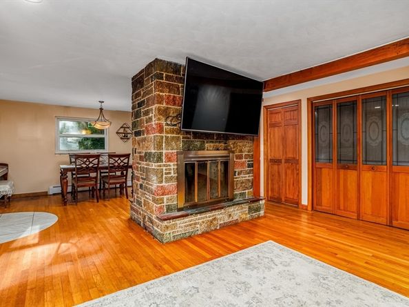 30 Center St, Ashburnham MA 01430