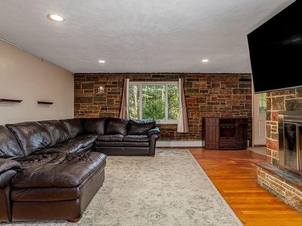 30 Center St, Ashburnham MA 01430