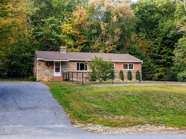 30 Center St, Ashburnham MA 01430
