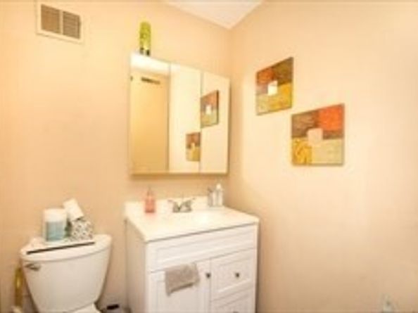 77 Colonel Bell Dr 4, Brockton MA 02301