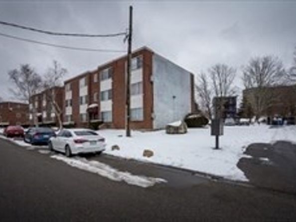 77 Colonel Bell Dr 4, Brockton MA 02301