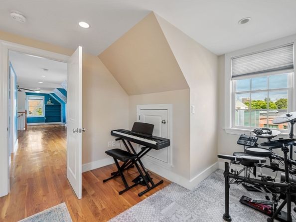 34 Knowlton 2, Somerville MA 02145