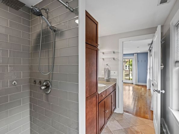 34 Knowlton 2, Somerville MA 02145