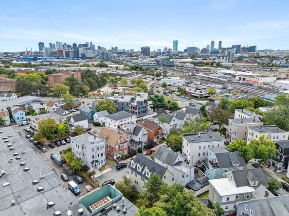 34 Knowlton 2, Somerville MA 02145