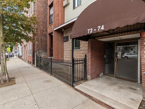 72-74 Chelsea St 3, Boston MA 02128
