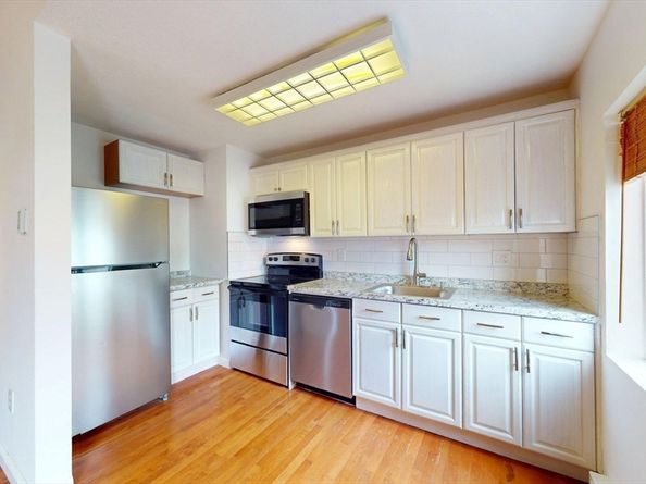 72-74 Chelsea St 9, Boston MA 02128