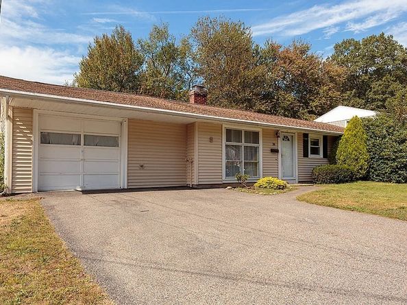 38 Mcdevitt Rd, Randolph MA 02368
