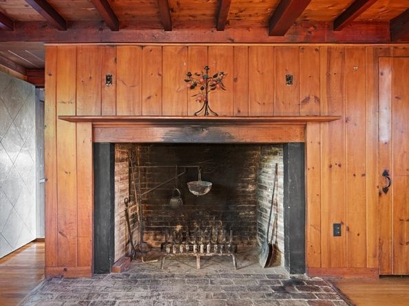 6 Longbow Rd, Lynnfield MA 01940
