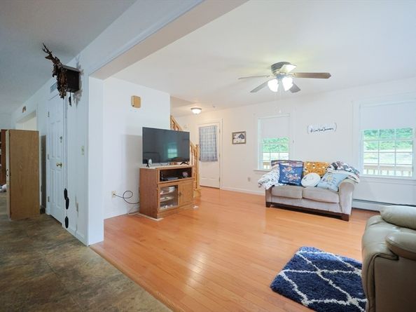 366 Southbridge Rd, Warren MA 01083