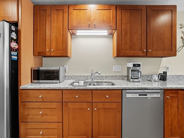 12 Birchbrush Ln 12, Worcester MA 01606