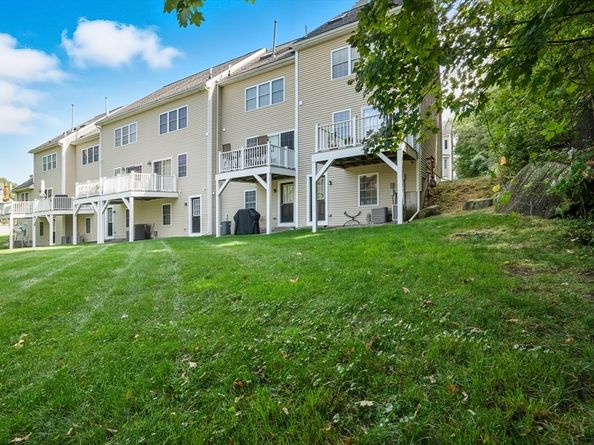 12 Birchbrush Ln 12, Worcester MA 01606