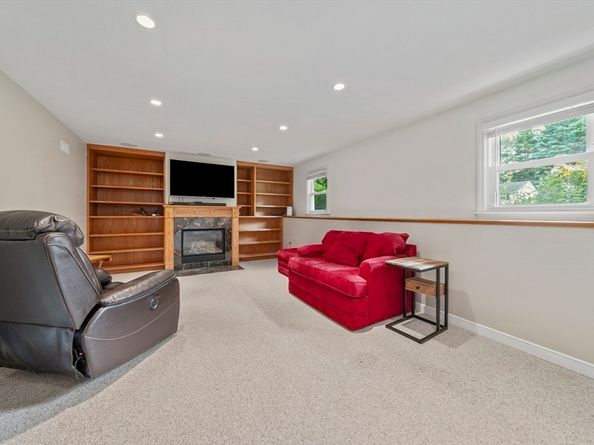 111 Zabrosky Ave, Stoughton MA 02072