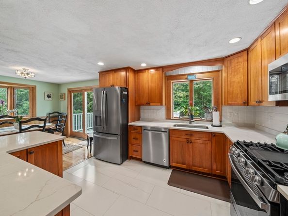 111 Zabrosky Ave, Stoughton MA 02072