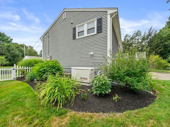 111 Zabrosky Ave, Stoughton MA 02072
