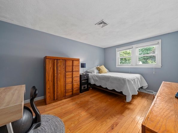 111 Zabrosky Ave, Stoughton MA 02072