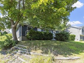 29 Scenic Dr, Worcester MA 01602