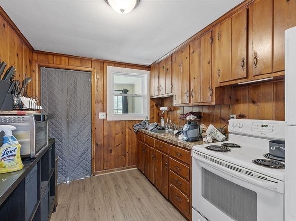 29 Scenic Dr, Worcester MA 01602