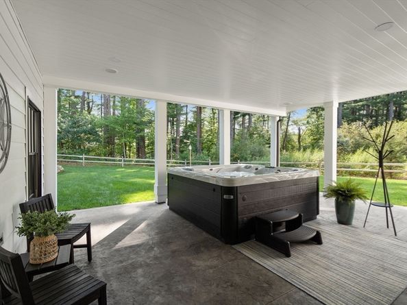 12 Ariana Ln, Norfolk MA 02056