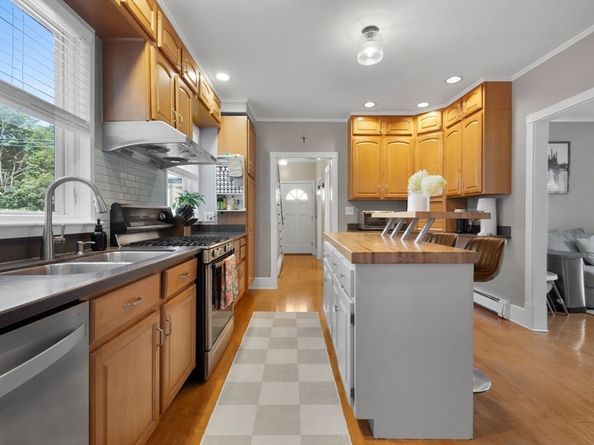 24 Minot St, Reading MA 01867