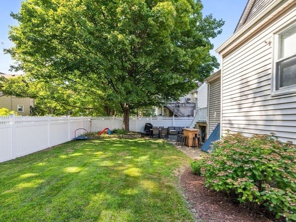 24 Minot St, Reading MA 01867