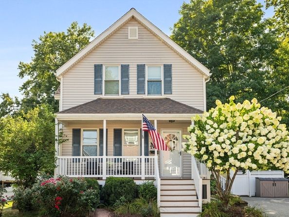 24 Minot St, Reading MA 01867