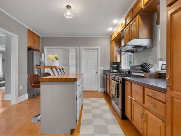 24 Minot St, Reading MA 01867