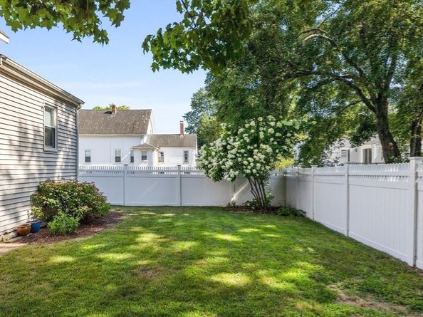 24 Minot St, Reading MA 01867