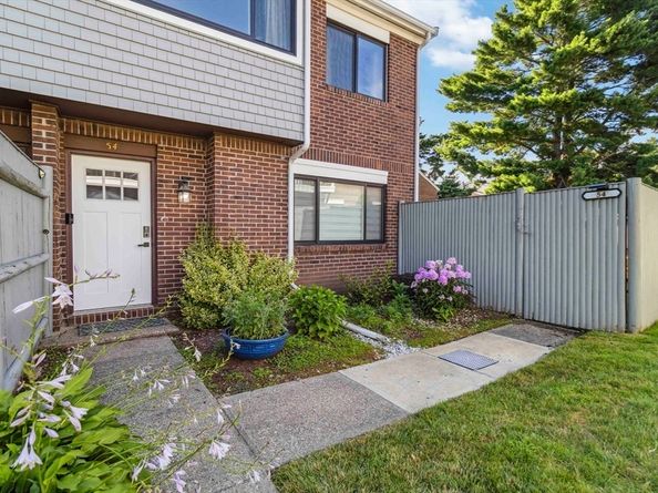 54 Laurelwood Dr 54, Stoughton MA 02072