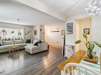 54 Laurelwood Dr