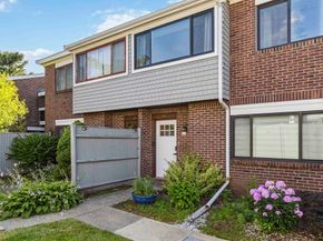 54 Laurelwood Dr 54, Stoughton MA 02072
