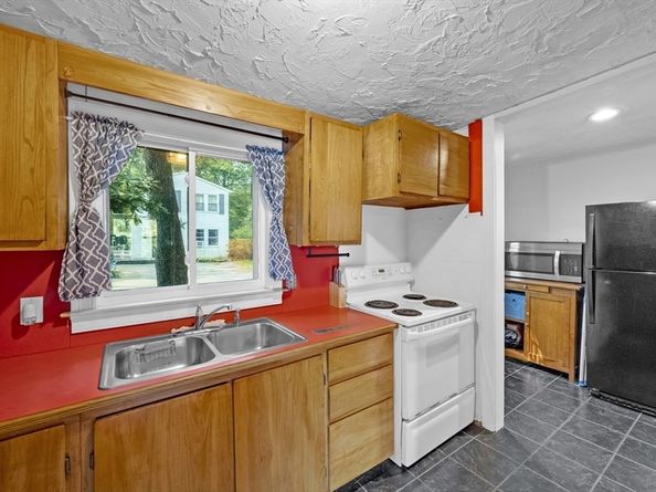 68 Lake Avenue, Leicester MA 01524