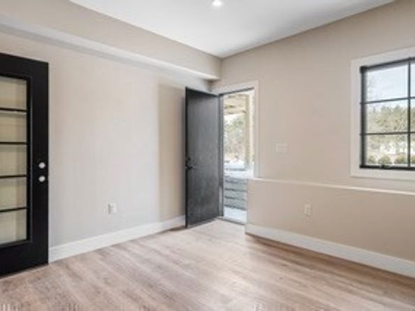 741 Boston Post Rd, Weston MA 02493