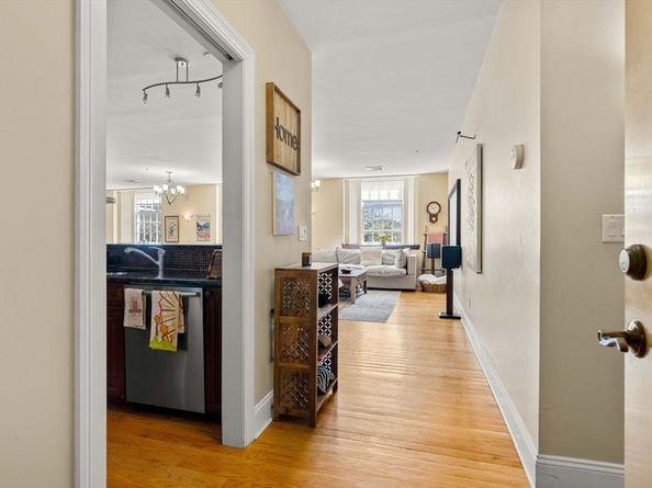 391 Walnut St 5, Newton MA 02460