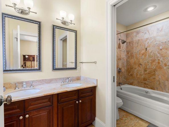 391 Walnut St 5, Newton MA 02460