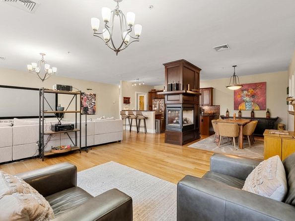 391 Walnut St 5, Newton MA 02460