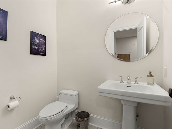 391 Walnut St 5, Newton MA 02460