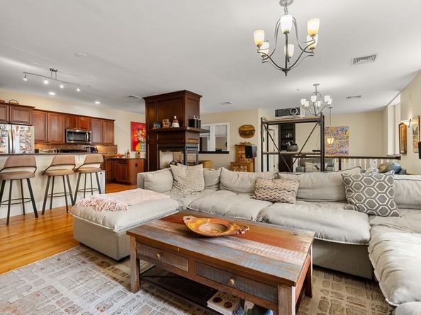 391 Walnut St 5, Newton MA 02460