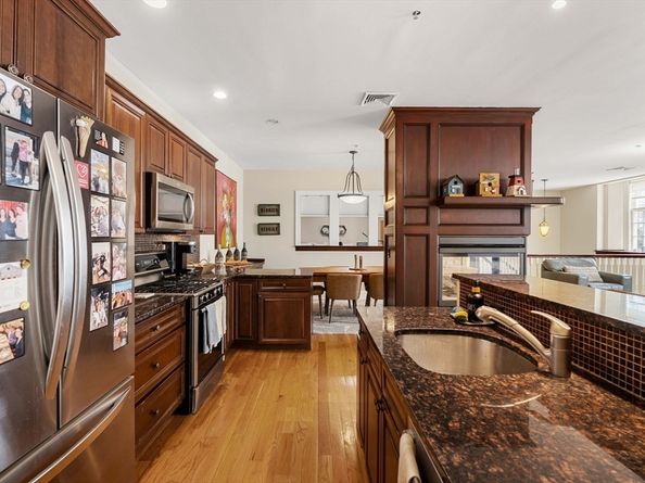 391 Walnut St 5, Newton MA 02460