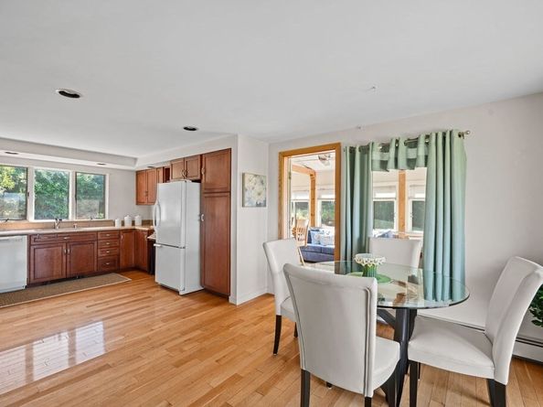 22 Little Neck Rd, Ipswich MA 01938