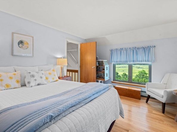 22 Little Neck Rd, Ipswich MA 01938