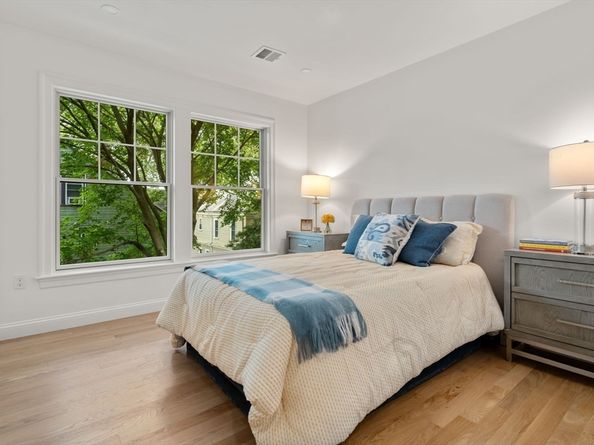 85 Naples Rd 2, Brookline MA 02446