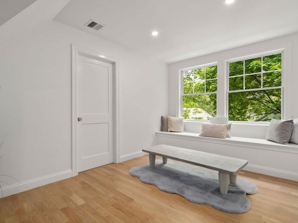 85 Naples Rd 2, Brookline MA 02446