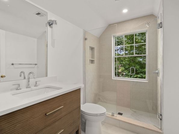 85 Naples Rd 2, Brookline MA 02446
