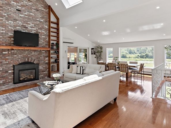 6 Lynbrook Rd, Southborough MA 01772