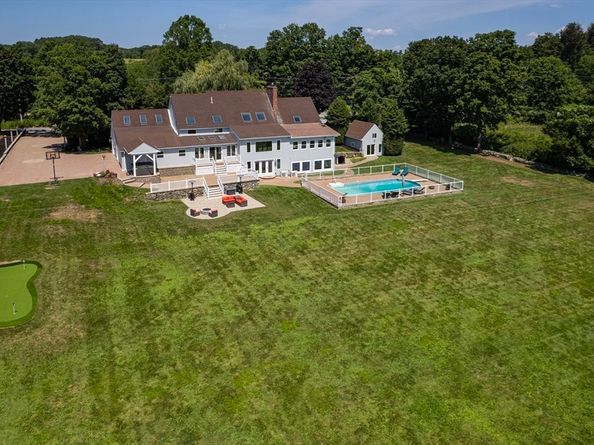 6 Lynbrook Rd, Southborough MA 01772