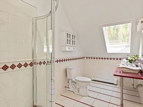 6 Lynbrook Rd, Southborough MA 01772