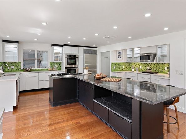 6 Lynbrook Rd, Southborough MA 01772