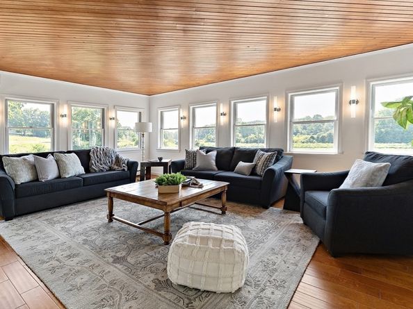 6 Lynbrook Rd, Southborough MA 01772