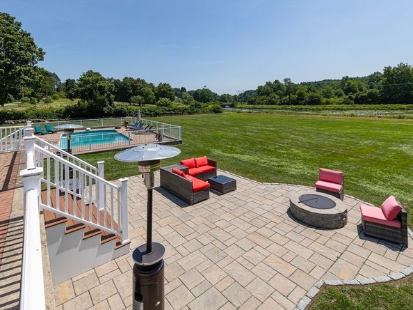 6 Lynbrook Rd, Southborough MA 01772