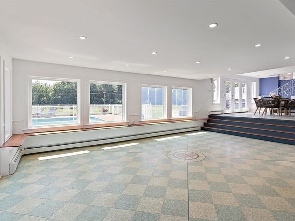 6 Lynbrook Rd, Southborough MA 01772
